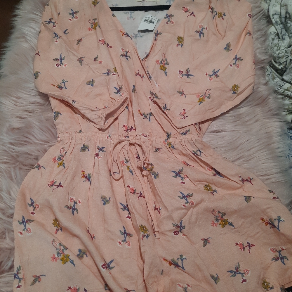 Nwt Hollister peach floral long sleeve romper size small